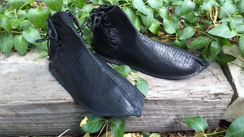 custom renaissance shoes in black bison leather